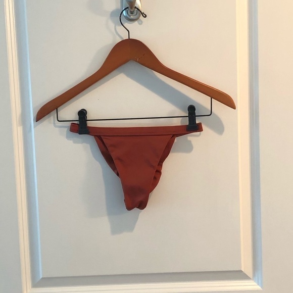 Joues de Sable Taylor Bikini Swim Bottom - Picture 2 of 14